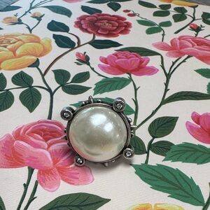 Elegant Silver and Pearl French Kande Ring size 6
